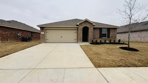 320 Wildrose Cir, Cleburne, TX 76033