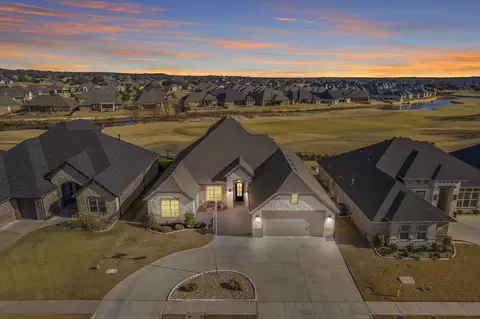 100 Spieth Ct, Granbury, TX 76048