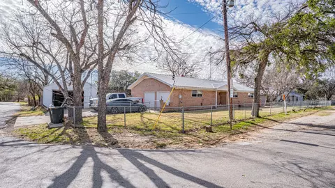 405 E 8th St, Tolar, TX 76476 photo 4