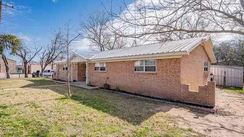 405 E 8th St, Tolar, TX 76476 photo 3