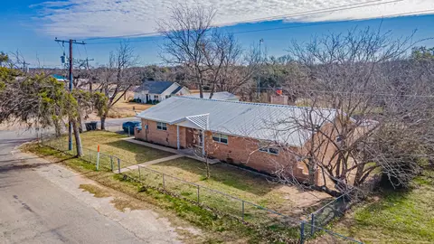 405 E 8th St, Tolar, TX 76476 photo 5