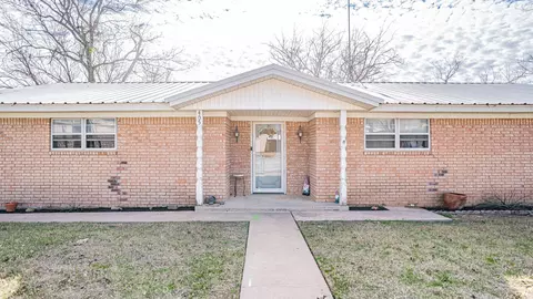405 E 8th St, Tolar, TX 76476 photo 2