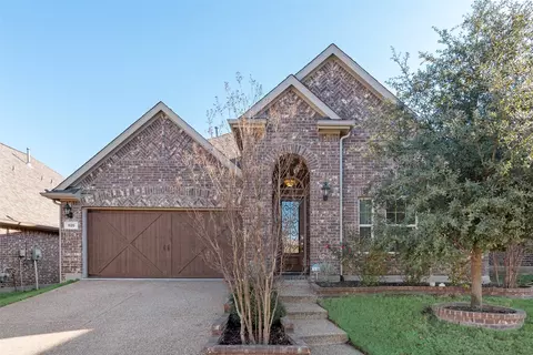 620 Pineview Dr, Euless, TX 76039