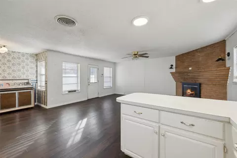 1221 Hurstview Dr, Hurst, TX 76053