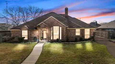 3204 Kenilworth Dr, Arlington, TX 76001