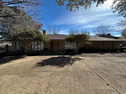 1718 E Valley Ln, Grand Prairie, TX 75050
