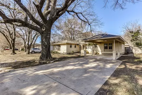 111 Pensacola Ave, Waxahachie, TX 75165