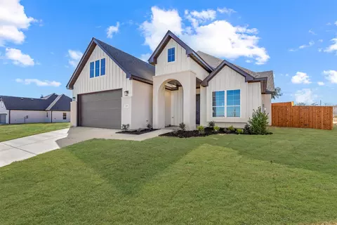 205 Mitchell Dr, Glen Rose, TX 76043