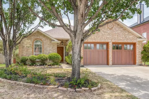 204 Benton Dr, Roanoke, TX 76262