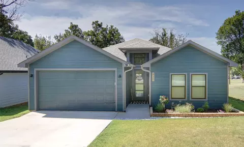 930 W Florence St, Denison, TX 75020
