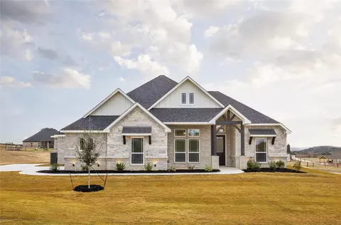 229 Oak Meadow Ln, Weatherford, TX 76085