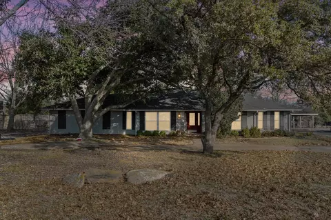 135 Moonlight Dr, Murphy, TX 75094