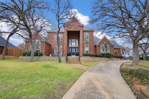 2 Shady Oaks Ct, Trophy Club, TX 76262