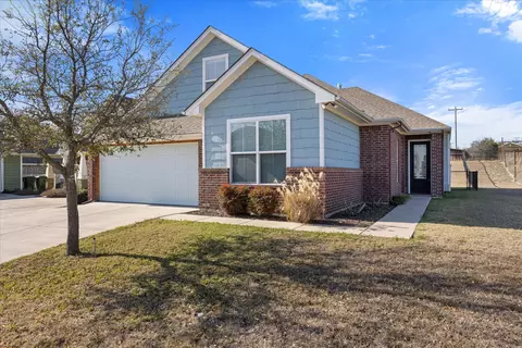 215 Camelot St, Glen Rose, TX 76043