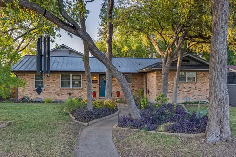 8827 Forest Cliff Dr, Dallas, TX 75228