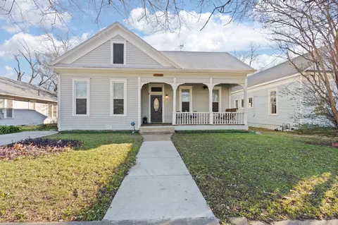 818 N Anglin St, Cleburne, TX 76031