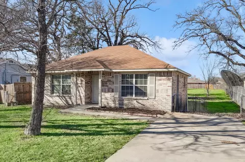 2821 Crystal Dr, Balch Springs, TX 75180