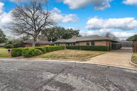 2702 Greenbrook Dr, Arlington, TX 76016