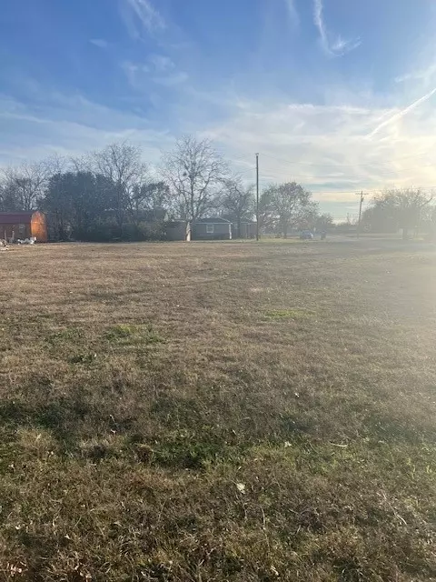 209 Bonham St, Tom Bean, TX 75489