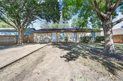 2414 April Ln, Grand Prairie, TX 75050