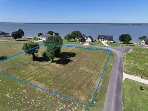 551 Shoreline Dr, Mabank, TX 75143