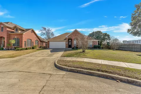 5700 Kelly Ct, Haltom City, TX 76137