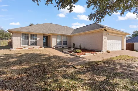 7501 Ranch Ct, Benbrook, TX 76126