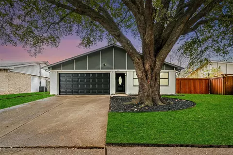 334 Clover Ln, Garland, TX 75043
