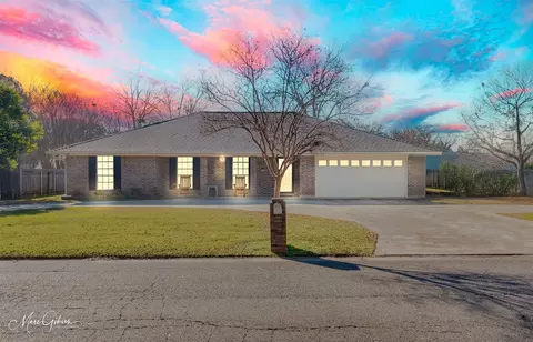 212 Wellington Dr, Bossier City, LA 71111