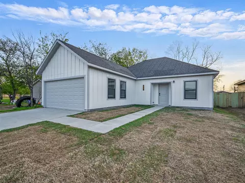 406 Broadway, Whitesboro, TX 76273