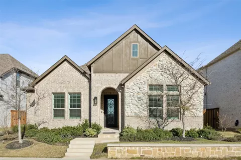 12674 Royal Oaks Ln, Farmers Branch, TX 75234