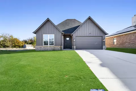 309 Kelcey Ct, Trenton, TX 75490