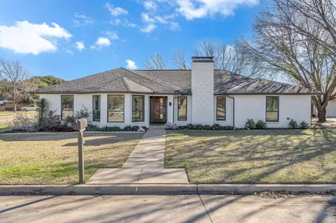 1 Brook Creek Ct, Trophy Club, TX 76262