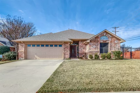 2025 Lorean Ct, Hurst, TX 76054