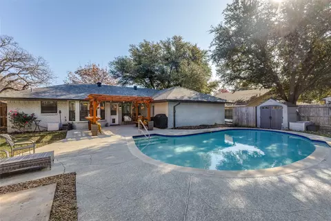 2500 Highgate Dr, Arlington, TX 76016