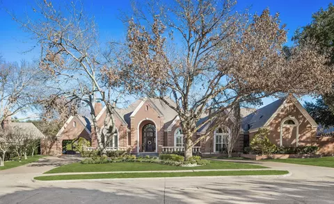 2704 Coastline Dr, Plano, TX 75093
