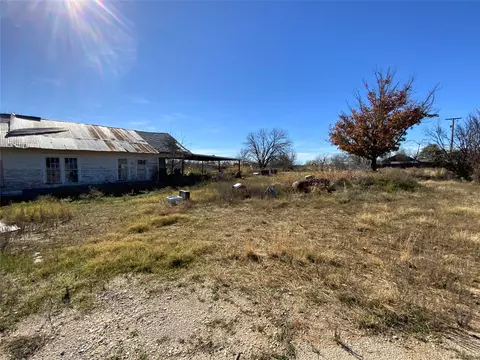 1008 E Highland Ave, Comanche, TX 76442 photo 3