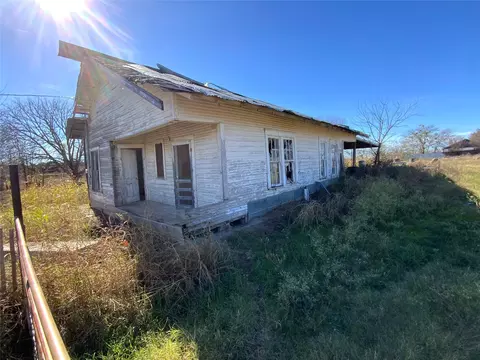 1008 E Highland Ave, Comanche, TX 76442