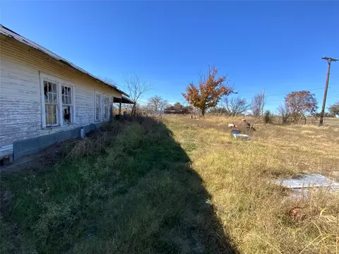 1008 E Highland Ave, Comanche, TX 76442 photo 2