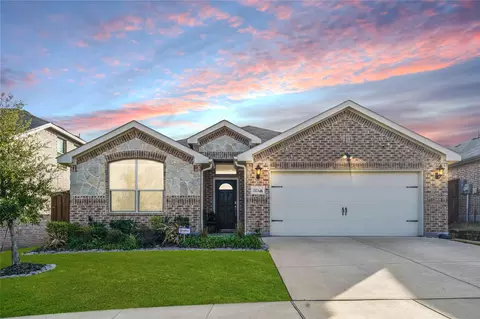 11824 Roaring Fork Trl, Aubrey, TX 76227