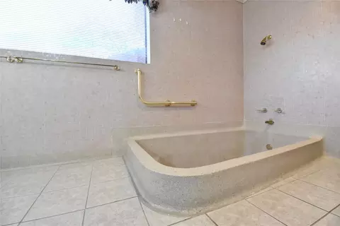 Bath - 22 Pegues Pl, Longview, TX 75601 photo 9 of 9