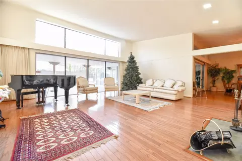 Living - 22 Pegues Pl, Longview, TX 75601 photo 1 of 3