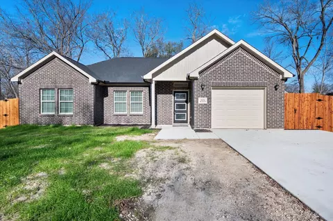 508 NW 4th St, Kerens, TX 75144