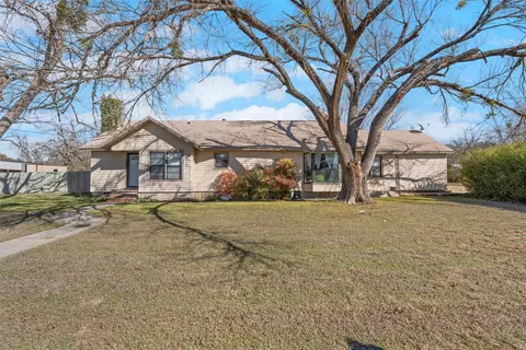 203 S Broadway St, Meridian, TX 76665
