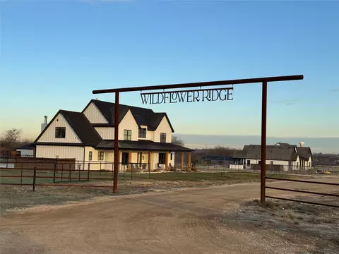 781 Hummingbird Ln, Justin, TX 76247