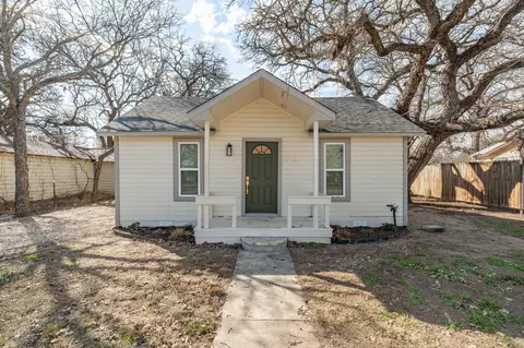 724 N Stephen Ave, Stephenville, TX 76401