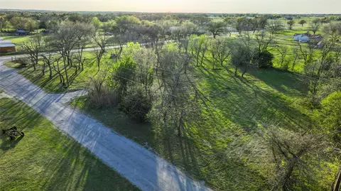 113 Waller Dr, Bowie, TX 76230