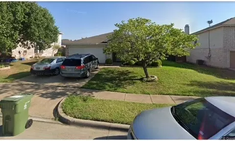 941 Medina Dr, Arlington, TX 76017