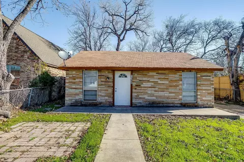 1108 Yale St, River Oaks, TX 76114