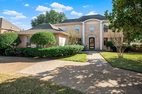 2416 Creekside Cir S, Irving, TX 75063
